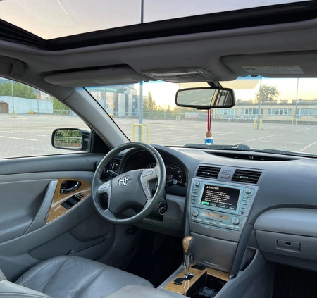 Toyota Camry cena 25000 przebieg: 127900, rok produkcji 2007 z Warszawa małe 56